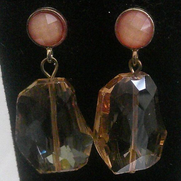 Quartz faceted stone and acrylic stone on goldtone pierced stud style earring - Picture 1 of 3